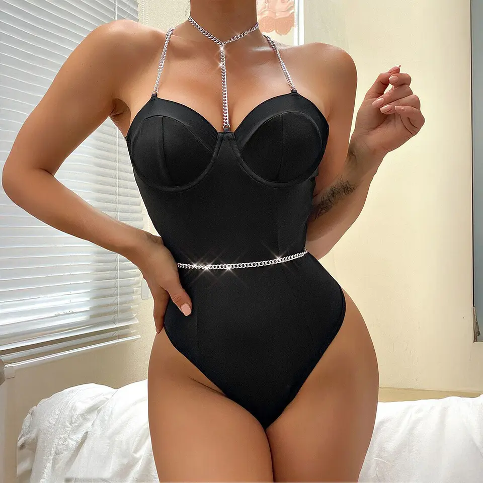 Body Chain-Enhanced Cross Back de Namour 1
