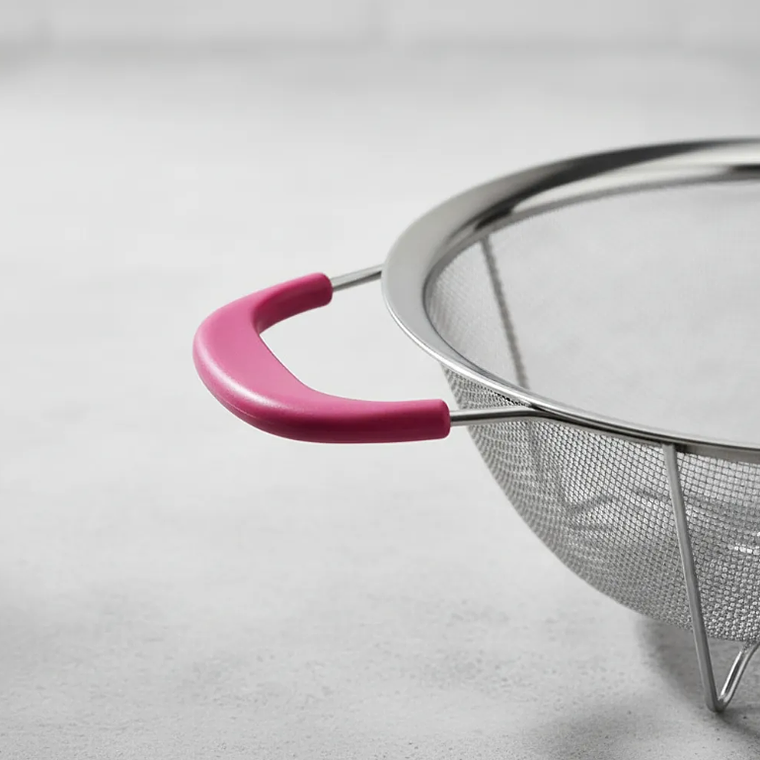 Colador de Acero Inoxidable con Base y Asas Rosadas 23cm 2