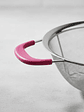 Colador de Acero Inoxidable con Base y Asas Rosadas 23cm - Miniatura 2