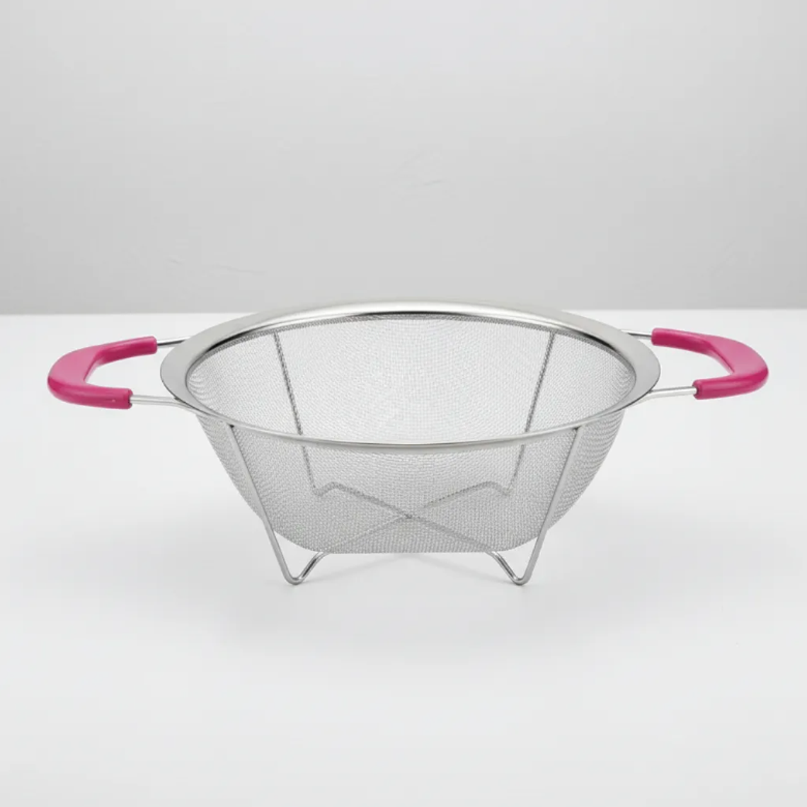 Colador de Acero Inoxidable con Base y Asas Rosadas 23cm 4