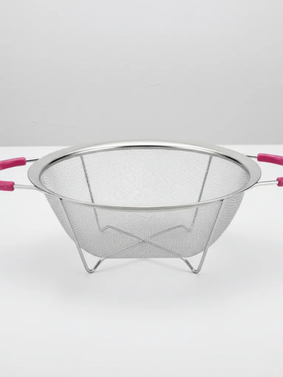Colador de Acero Inoxidable con Base y Asas Rosadas 23cm 4