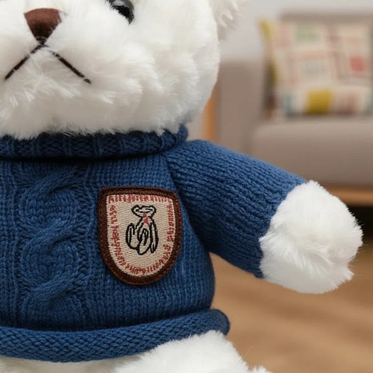 Oso De Peluche Blanco Con Chaleco Azul Tejido 23 Cm  3