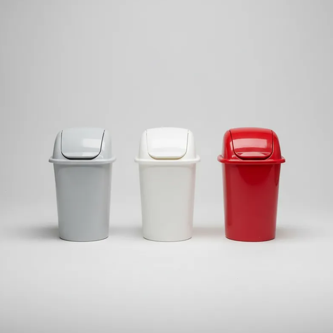 Basurero Plástico Tapa Vaivén Colores Variados 3