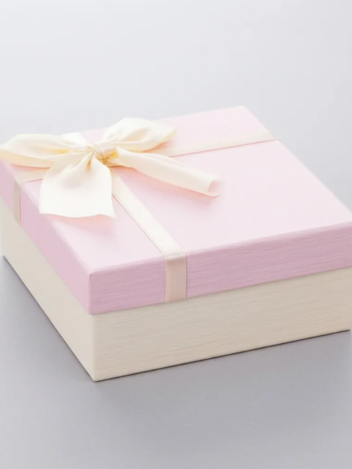 Set Caja de regalo cuadrada rosada con lazo 2