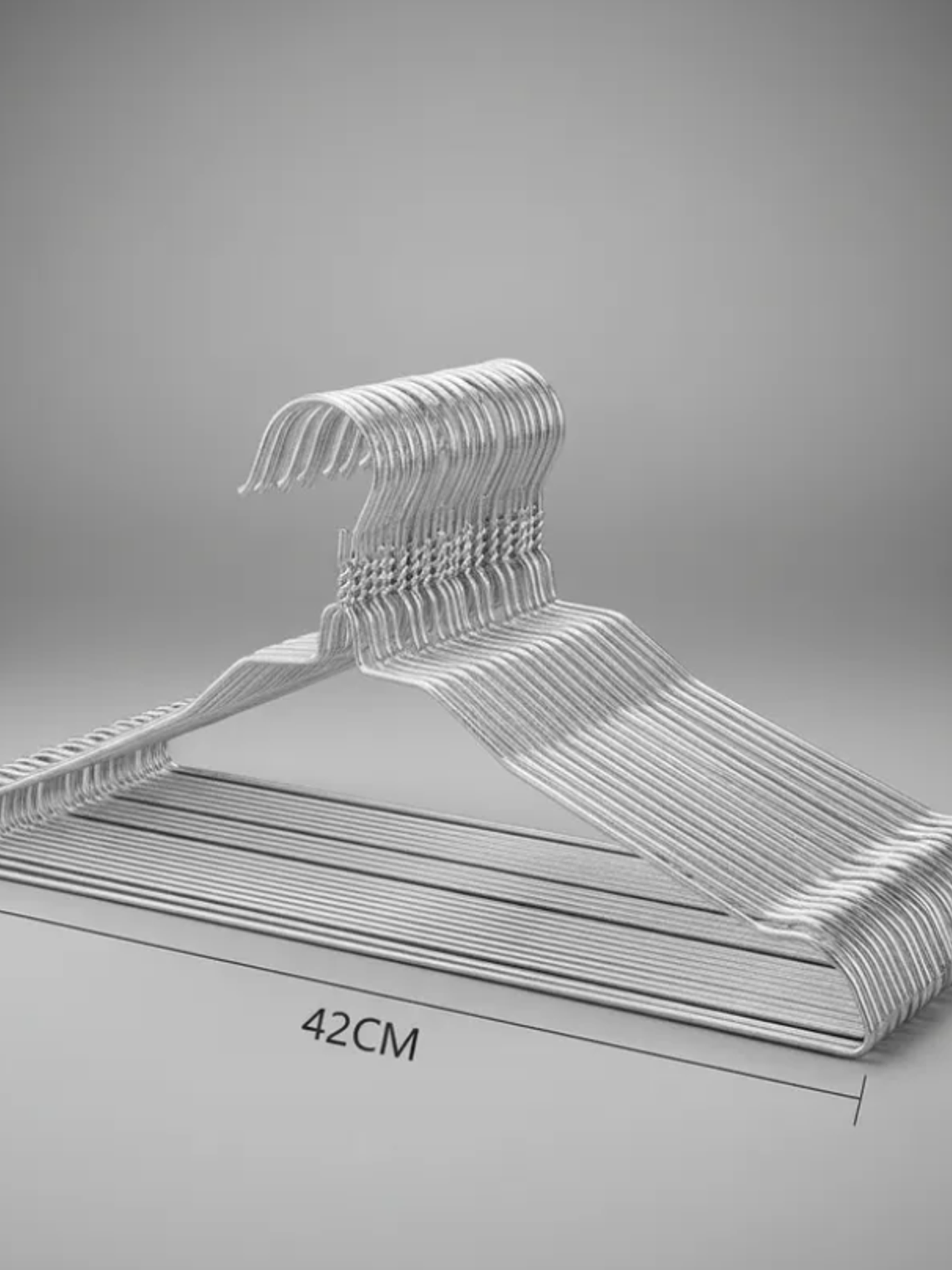 Colgador de ropa metalico de 42 cm  2