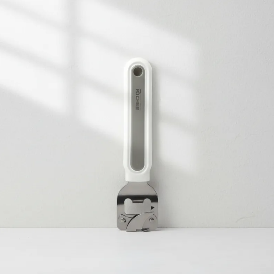 Abrelatas manual Richer con destapador de cocina 4