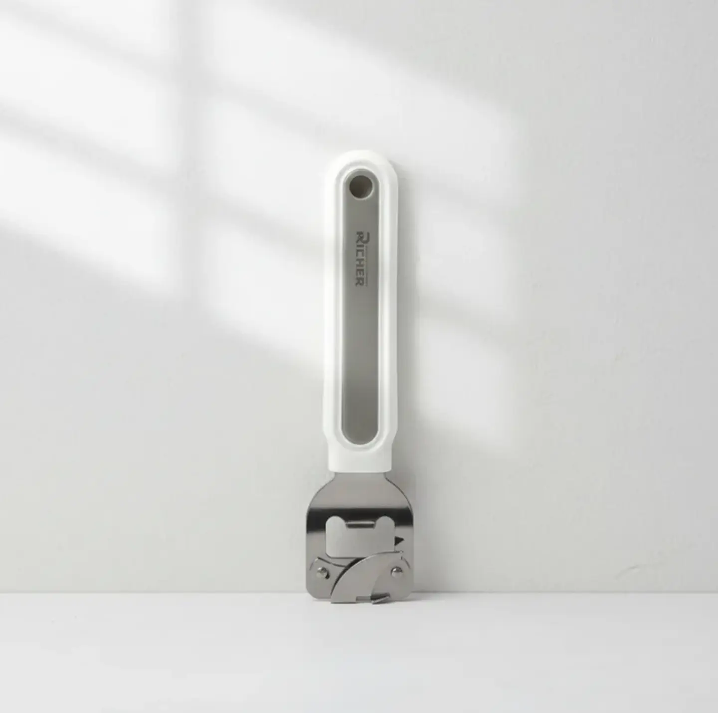 Abrelatas manual Richer con destapador de cocina 4