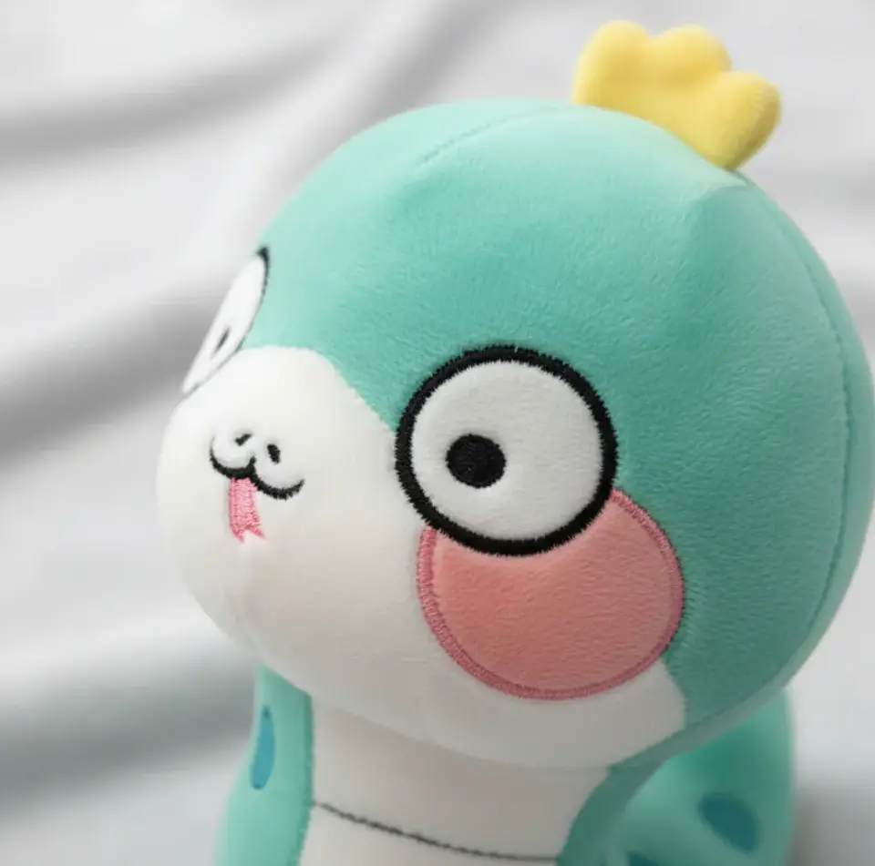 Peluche Serpiente Kawaii Con Corona Juguete Suave 23cm 2