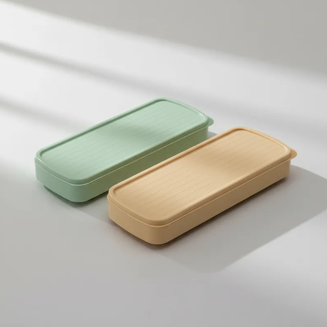 Cubetera de hielo Plástico 8x21 cm con tapa  2