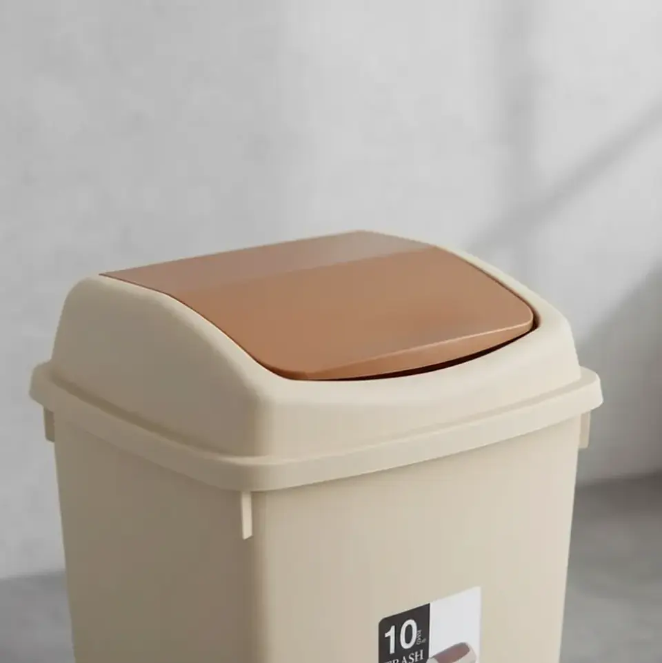 Basurero plástico 10L con tapa vaivén 4