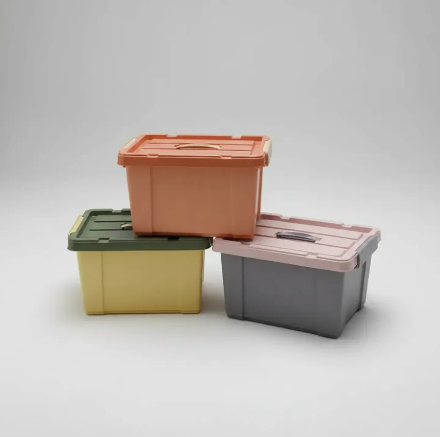 Caja organizadora plástica con tapa  20Ltr. 42x25x30 cm 4
