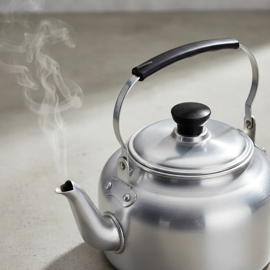 Tetera de Aluminio 4 Litros Clásica Grande para Cocina 5