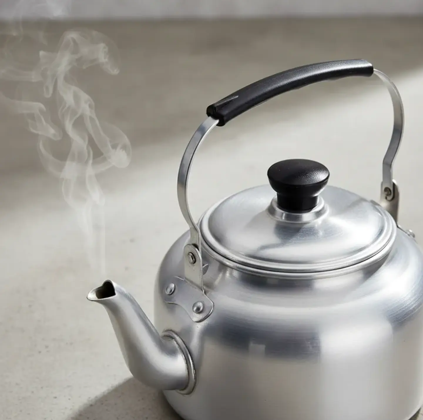 Tetera de Aluminio 4 Litros Clásica Grande para Cocina 5