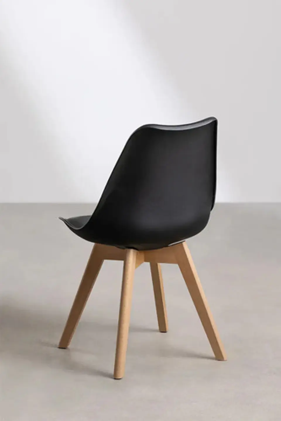 Pack 4 Sillas Tulip Estructura De La Silla Marrón Claro Asiento Negro Diseño De La Tela Polipropileno 4