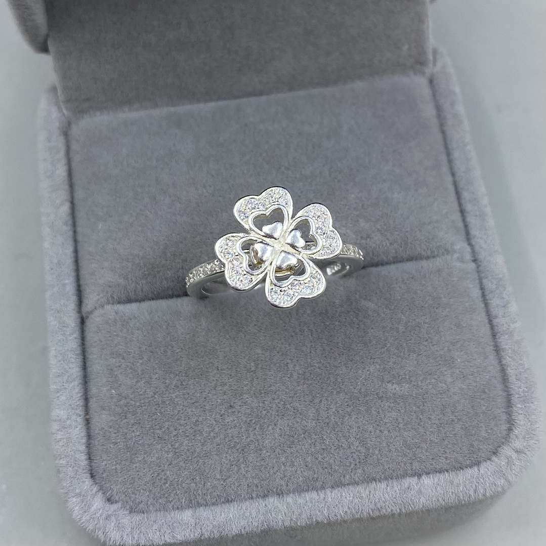 Anillo Trébol Antiestrés  1