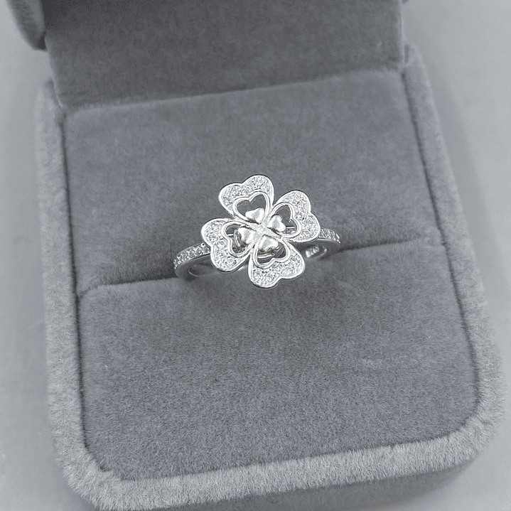 Anillo Trébol Antiestrés  1