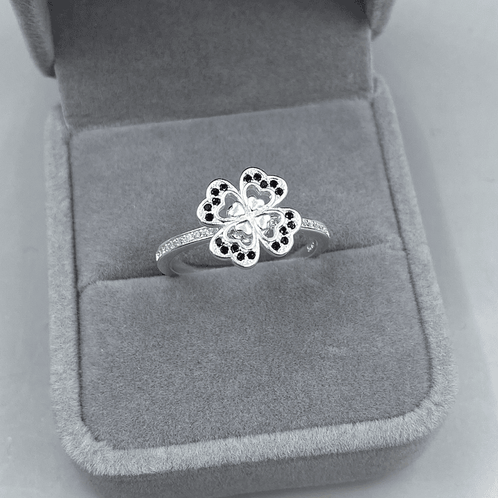 Anillo Trébol Antiestrés  3