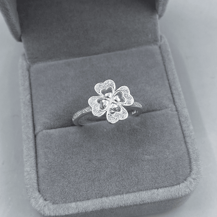 Anillo Trébol Antiestrés  4