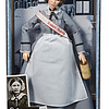 Muñeca coleccionable Barbie Inspiring Women Series Florence Nightingale, aprox. 12 pulgadas, con uniforme de enfermera, delantal y gorro con soporte para muñeca y certificado de autenticidad