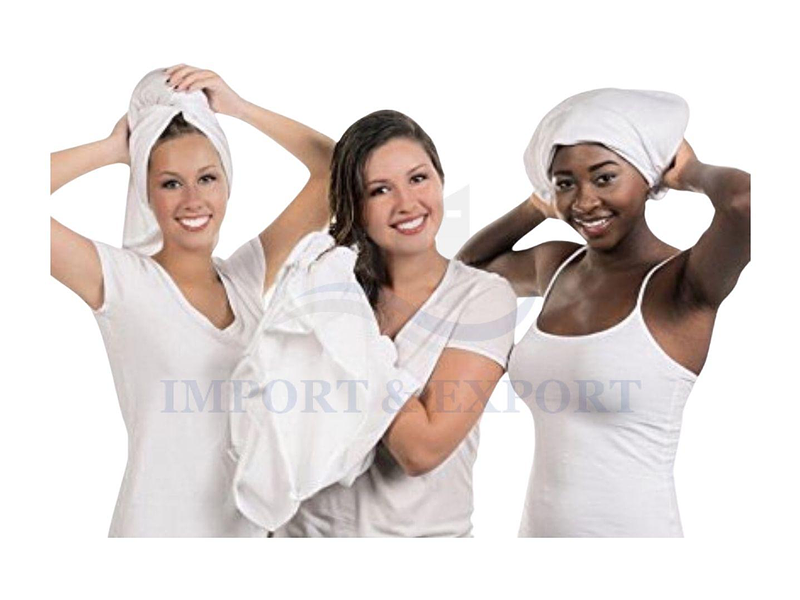 Peluquerías en la "nueva normalidad": cortes con mascarilla, toallas desechables y desinfección tras cada cliente