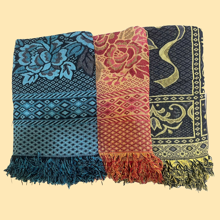 Chal de hilo sobre cama 2.0 x 1.5 mt 1