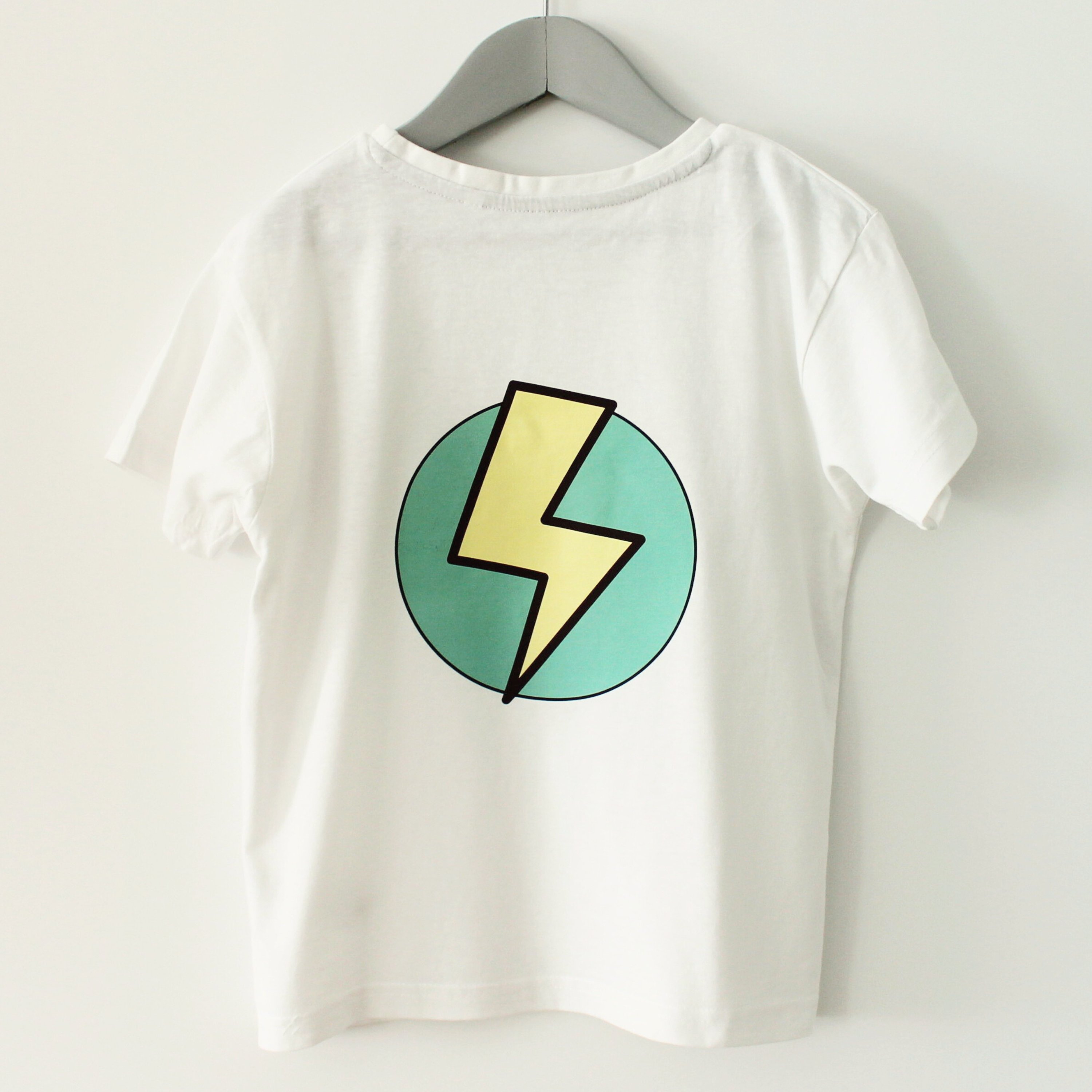 Camiseta infantil 'Hero' - Ropa personalizable para niños 4