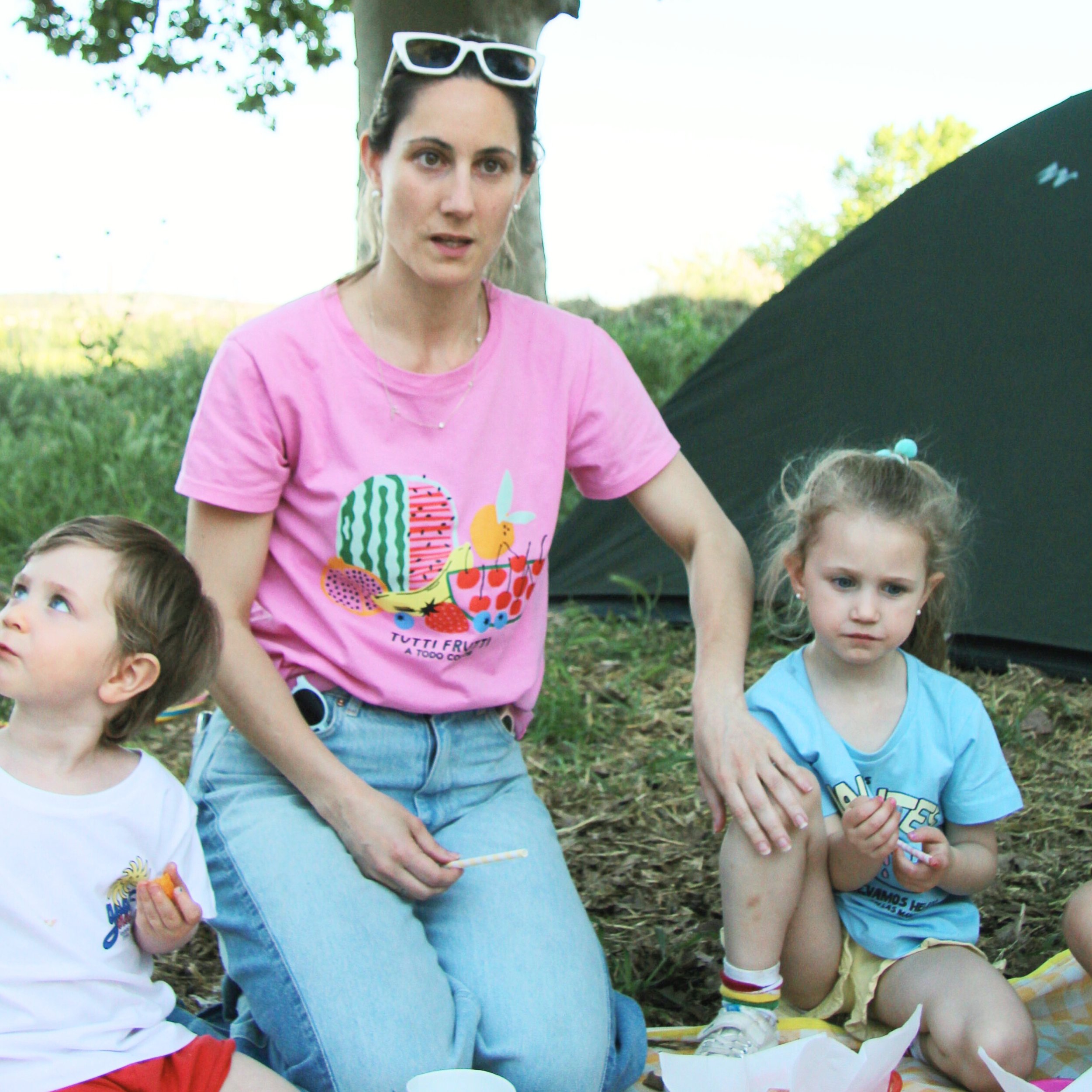 Camiseta algodón 'Tutti Frutti' – Moda divertida y colorida 3