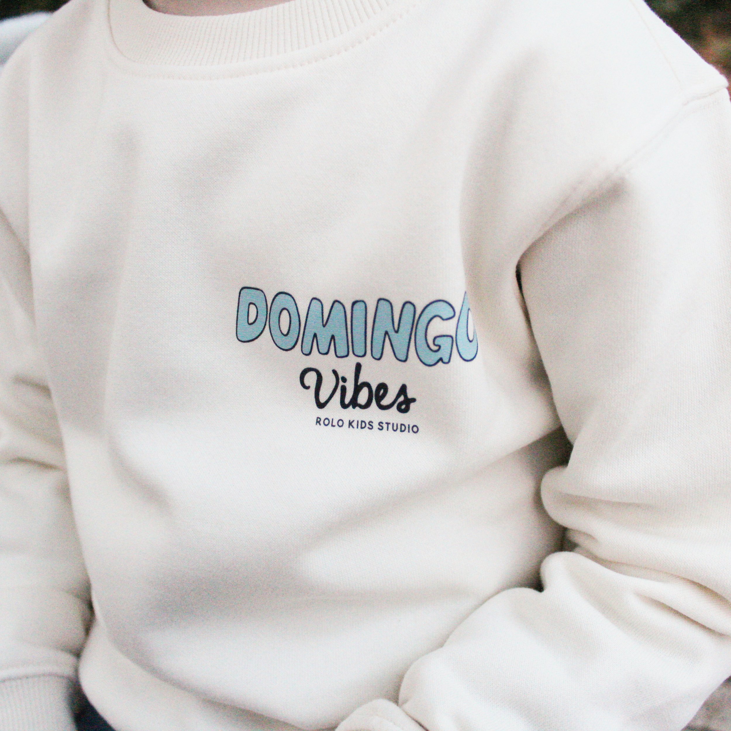 Sudadera infantil 'Domingo Vibes' – Ropa para días en familia 5