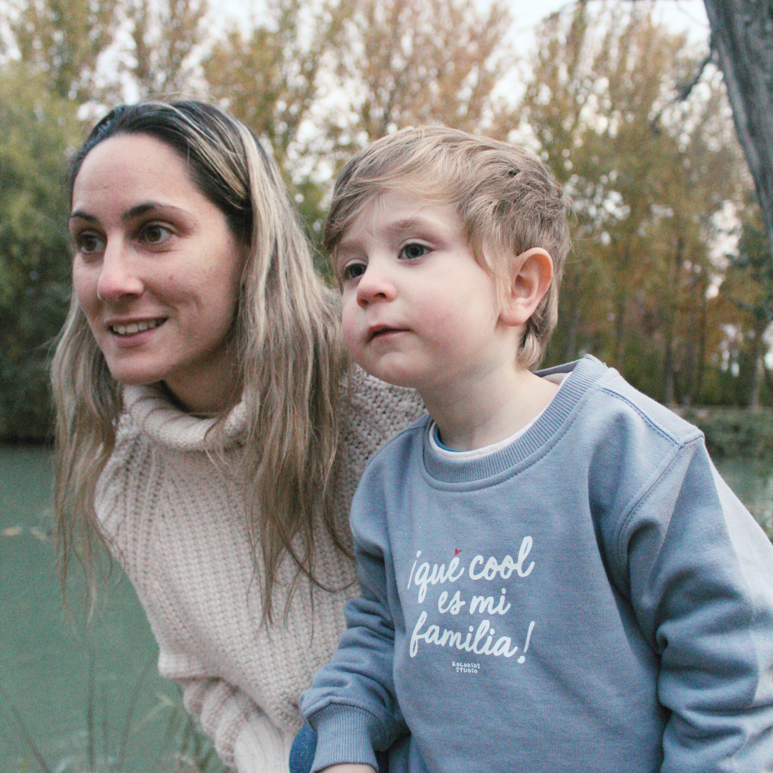 Sudadera infantil '¡Qué cool es mi familia!' – Ropa con mensaje familiar 2