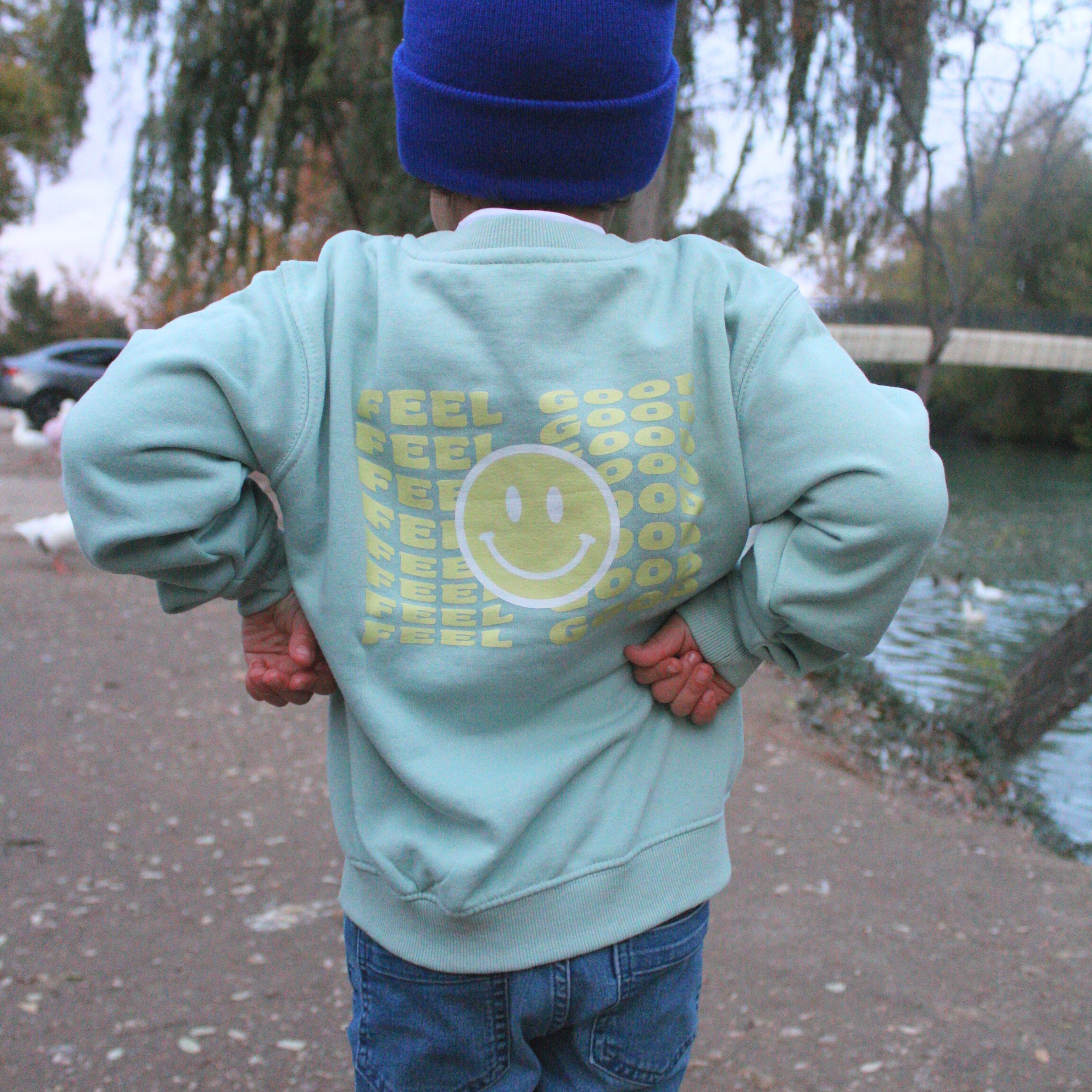 Sudadera infantil 'Feel Good' verde sage – Ropa divertida para niños 4