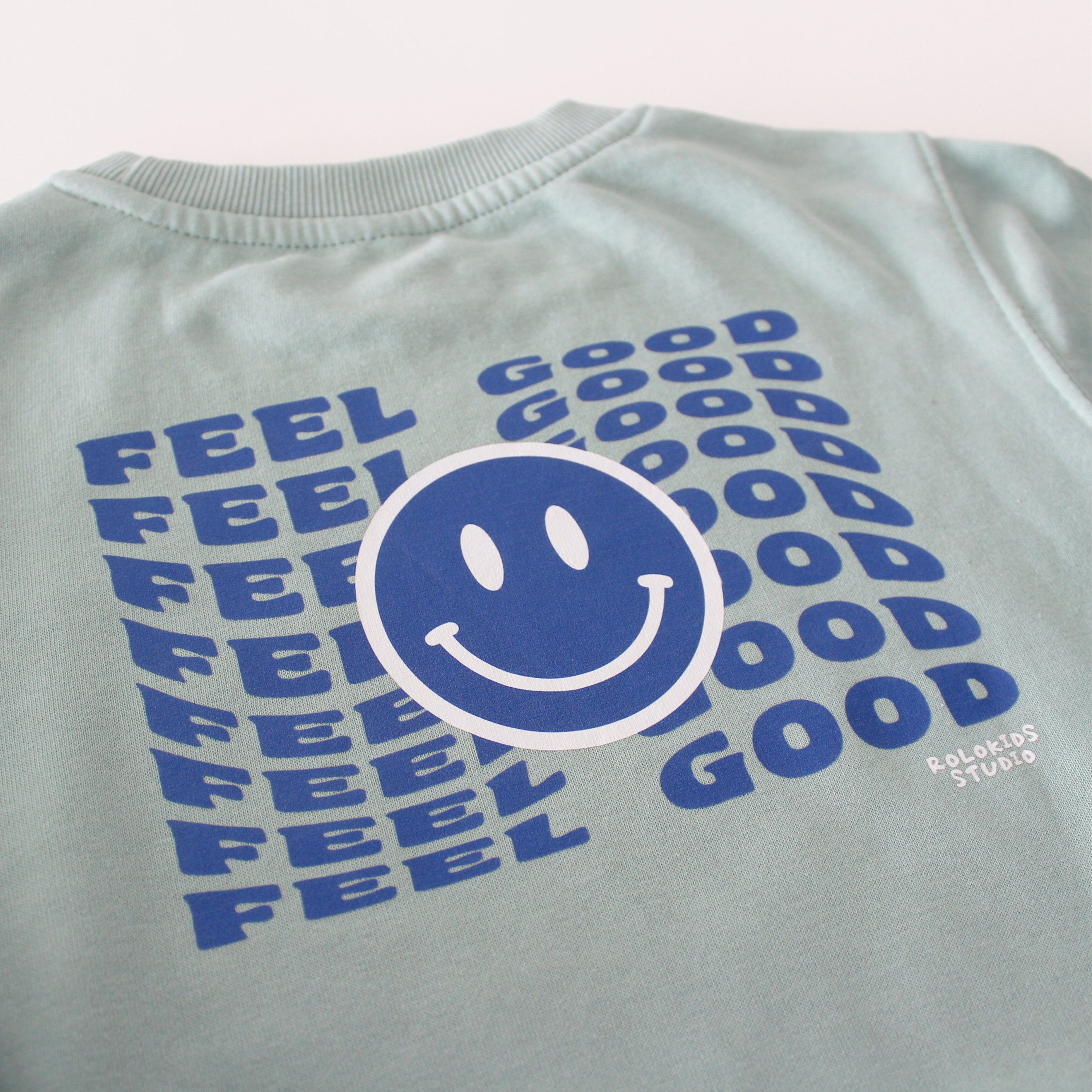 Sudadera infantil 'Feel Good' verde sage – Ropa divertida para niños 7