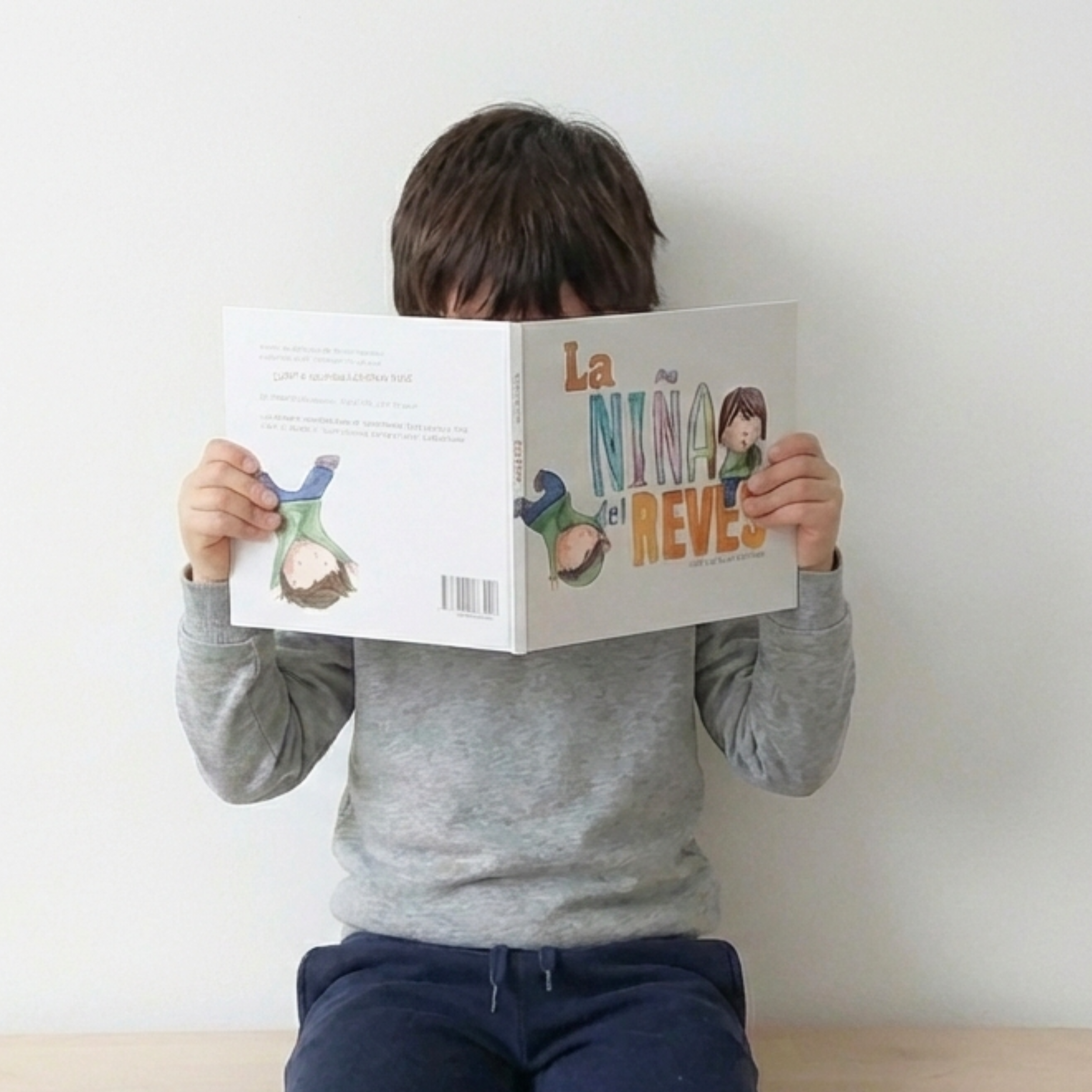 La niña del revés - Cuento ilustrado sobre estereotipos de la infancia 3