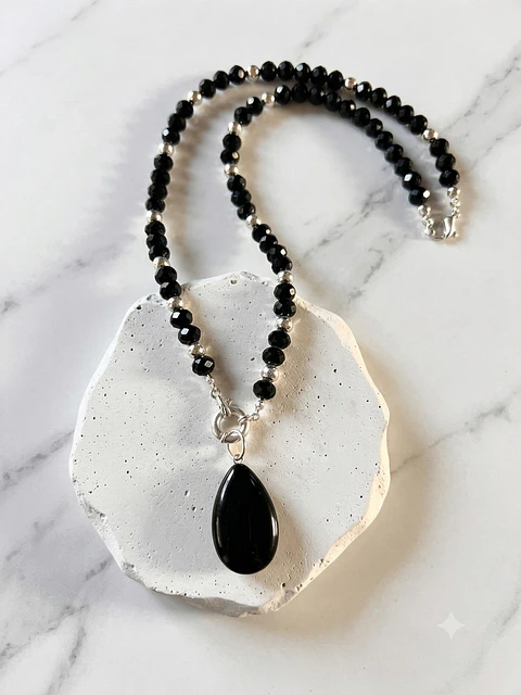 collar ónix brillante