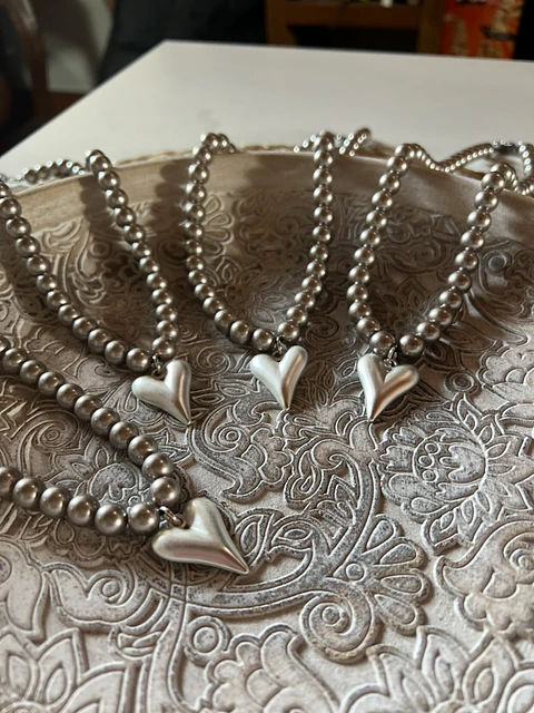collar snow plateado