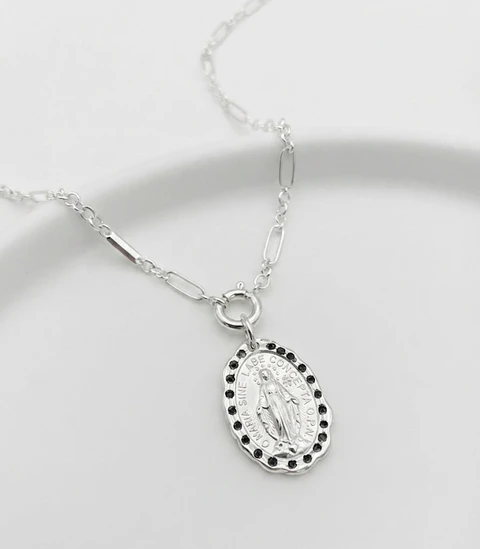 collar virgen plata