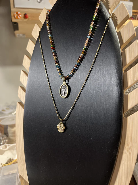collar virgen de los rayos