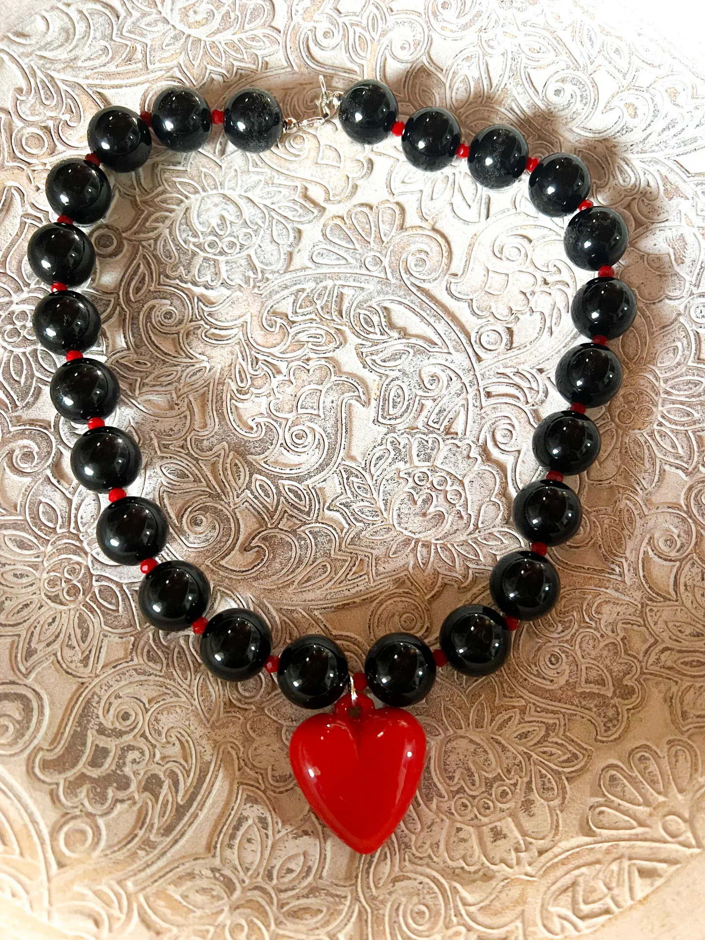maxicollar black love  2