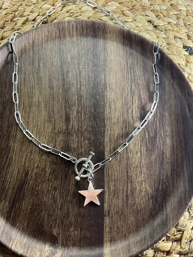 collares plateados