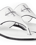 Chinelo Rasteiro Logo Toe Slide Branco - Calvin Klein 