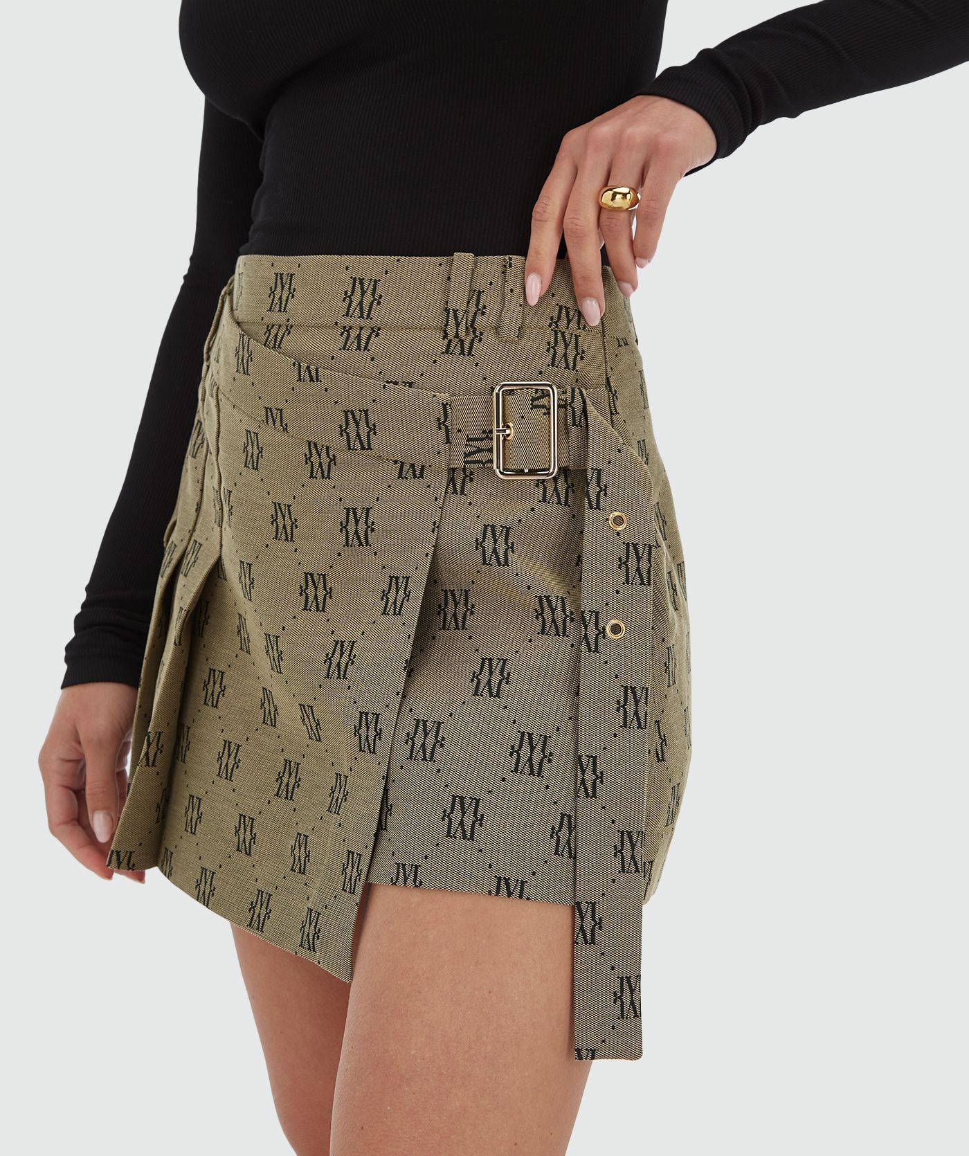 Saia com Pregas ISADEE Logo Bege - Josh V 2