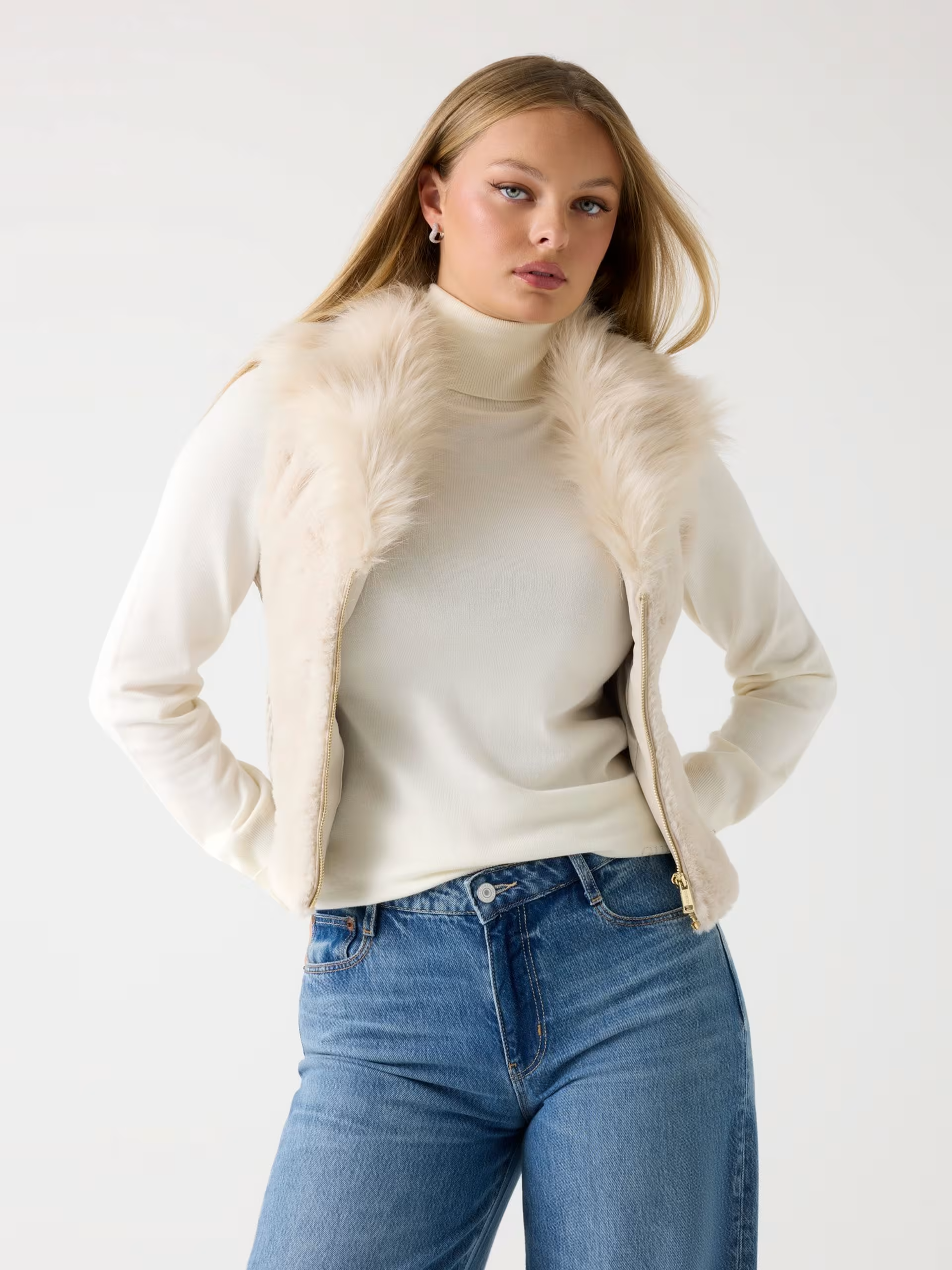 Colete Amari com Pelo Branco - Guess 1