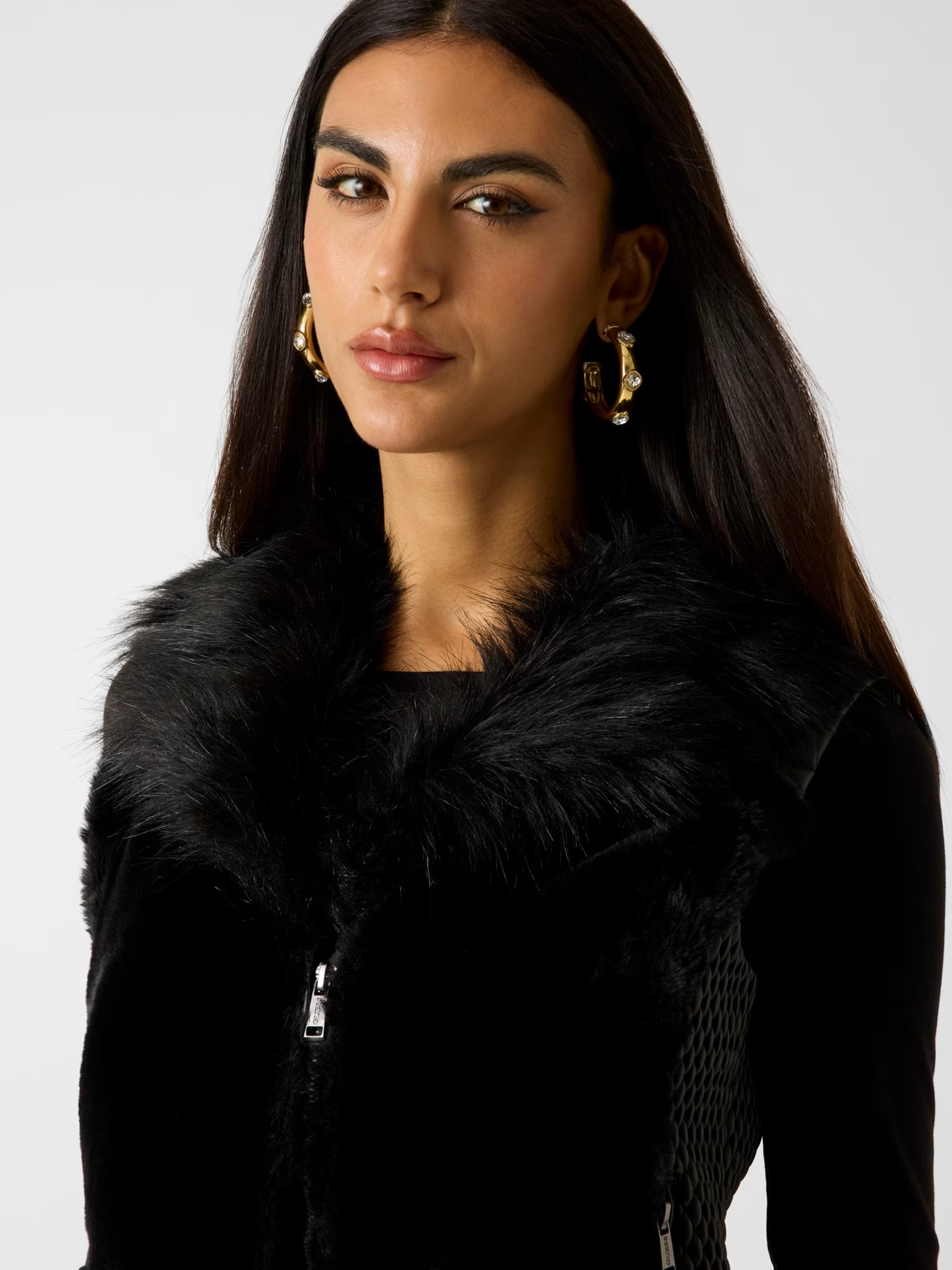 Colete Amari com Pelo Preto - Guess 4