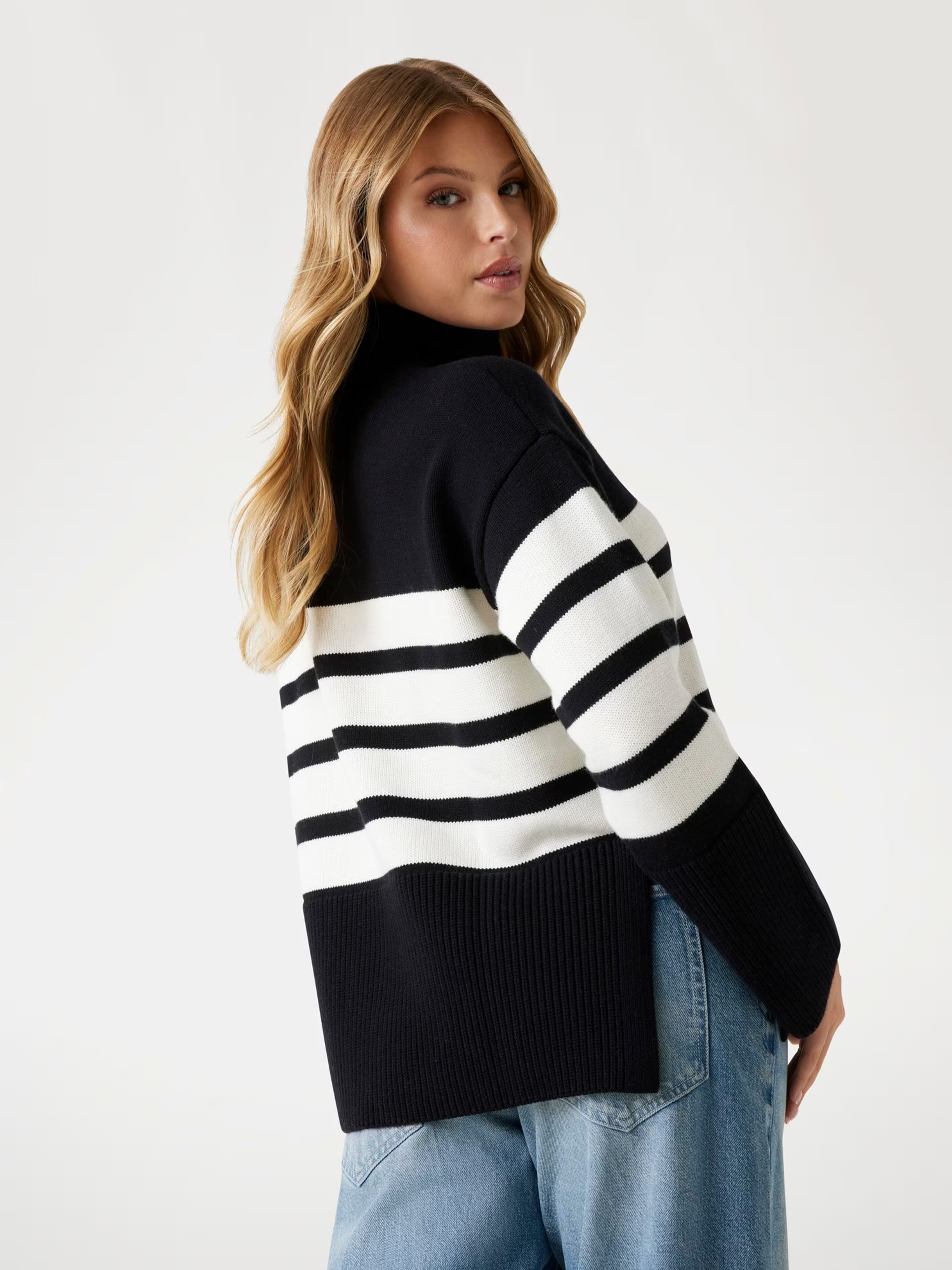 Camisolão Riscas EMELIA Preto e Branco - Guess  3