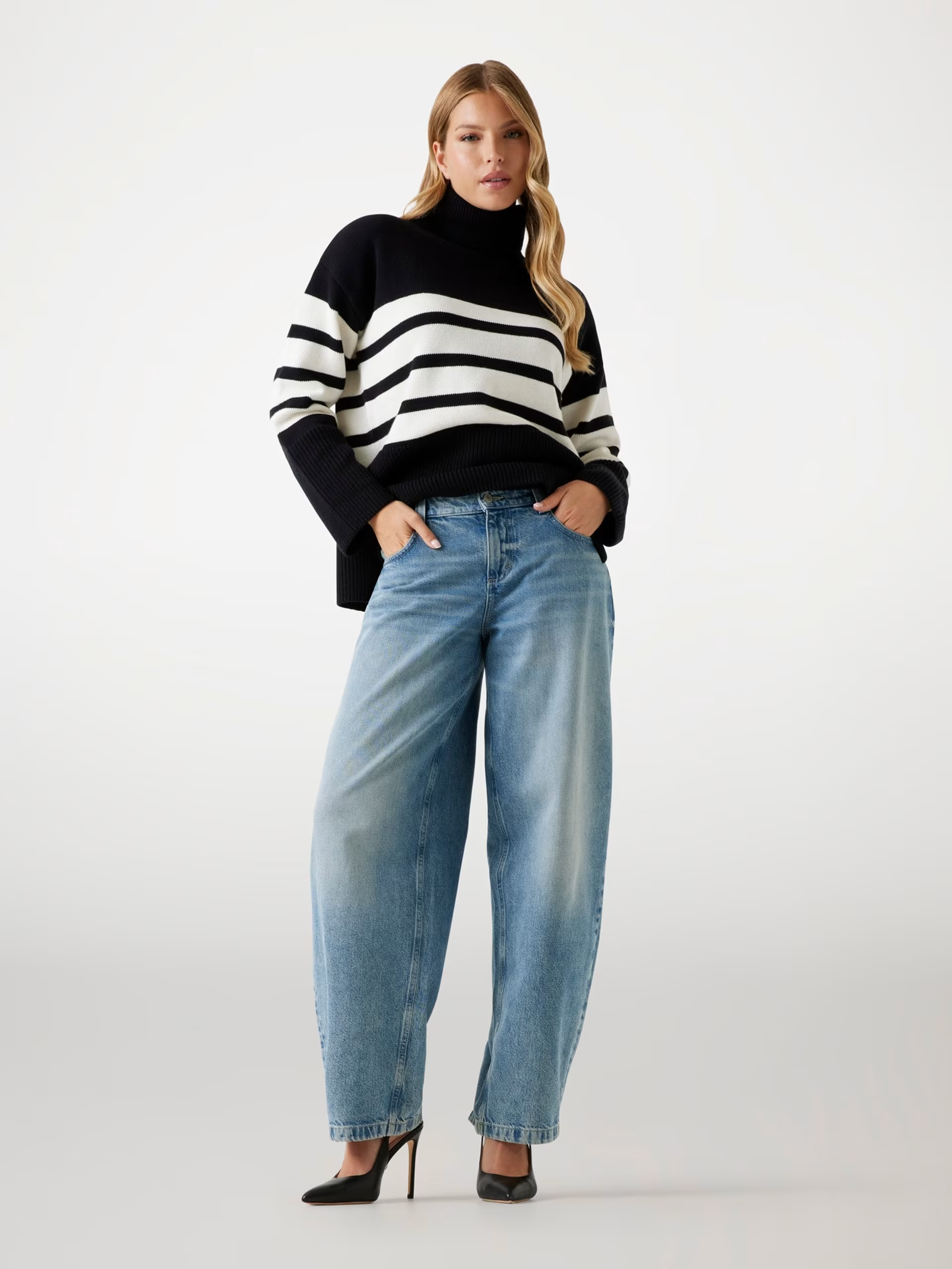 Camisolão Riscas EMELIA Preto e Branco - Guess  4