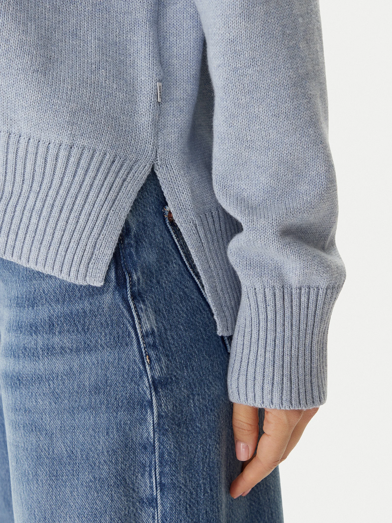 Camisola de Malha Triângulo Azul - Guess Jeans 4