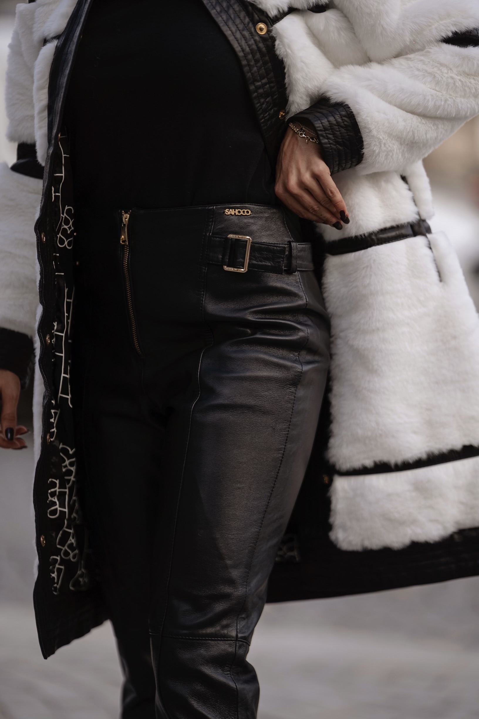 Calças em Pele Preto - SAHOCO 3