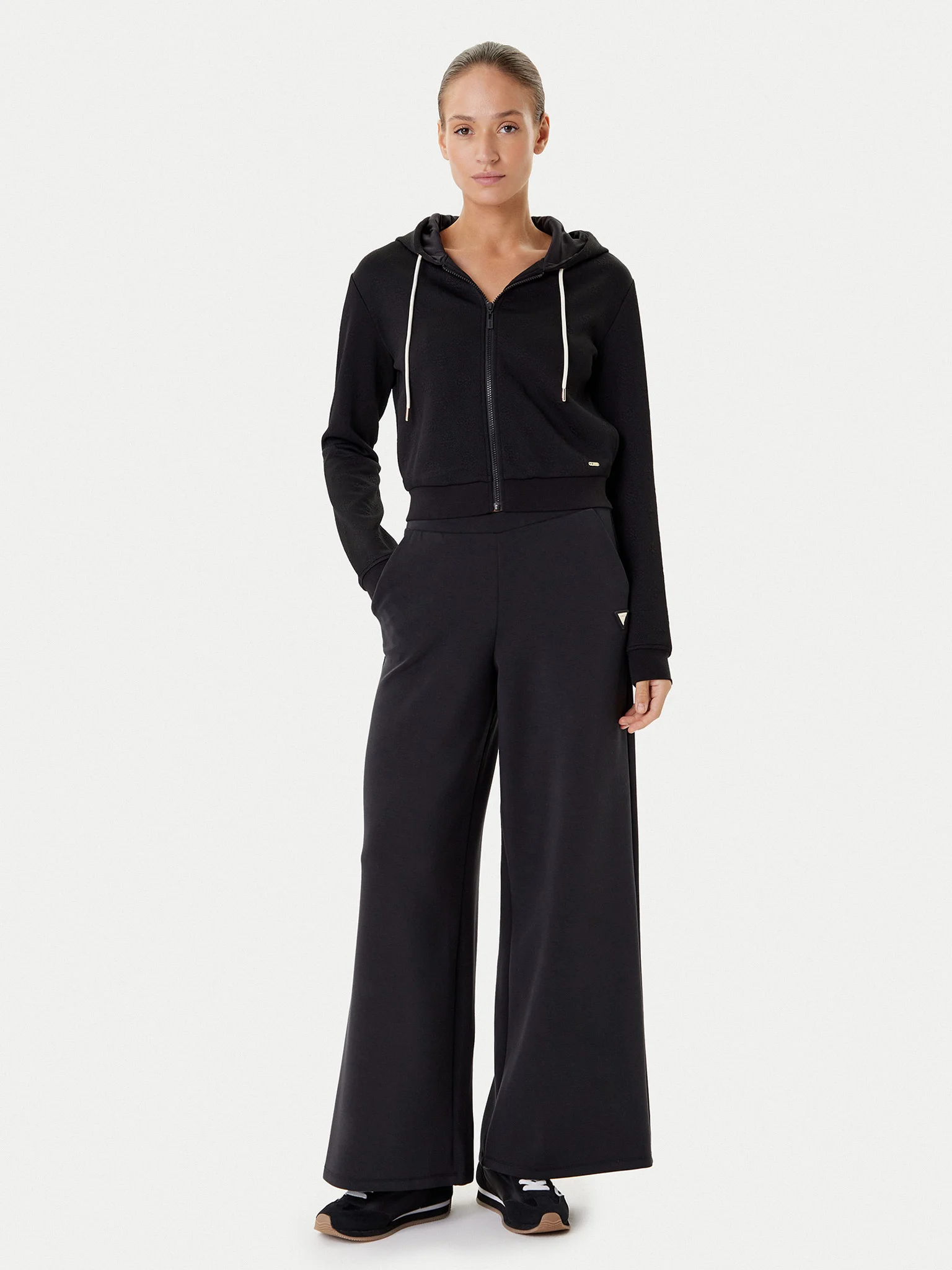 Casaco Curto Desportivos Logo Gravado Preto - Guess  2