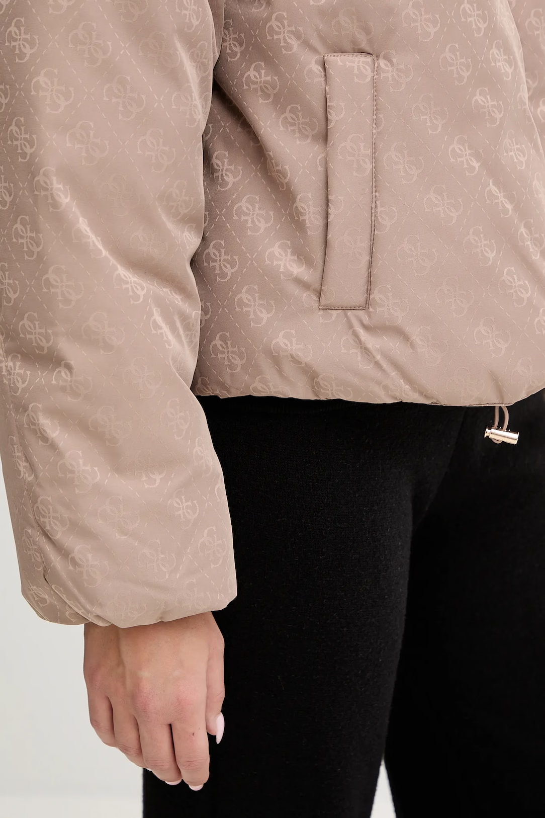 Casaco Puffer Logo Taupe - Guess 4