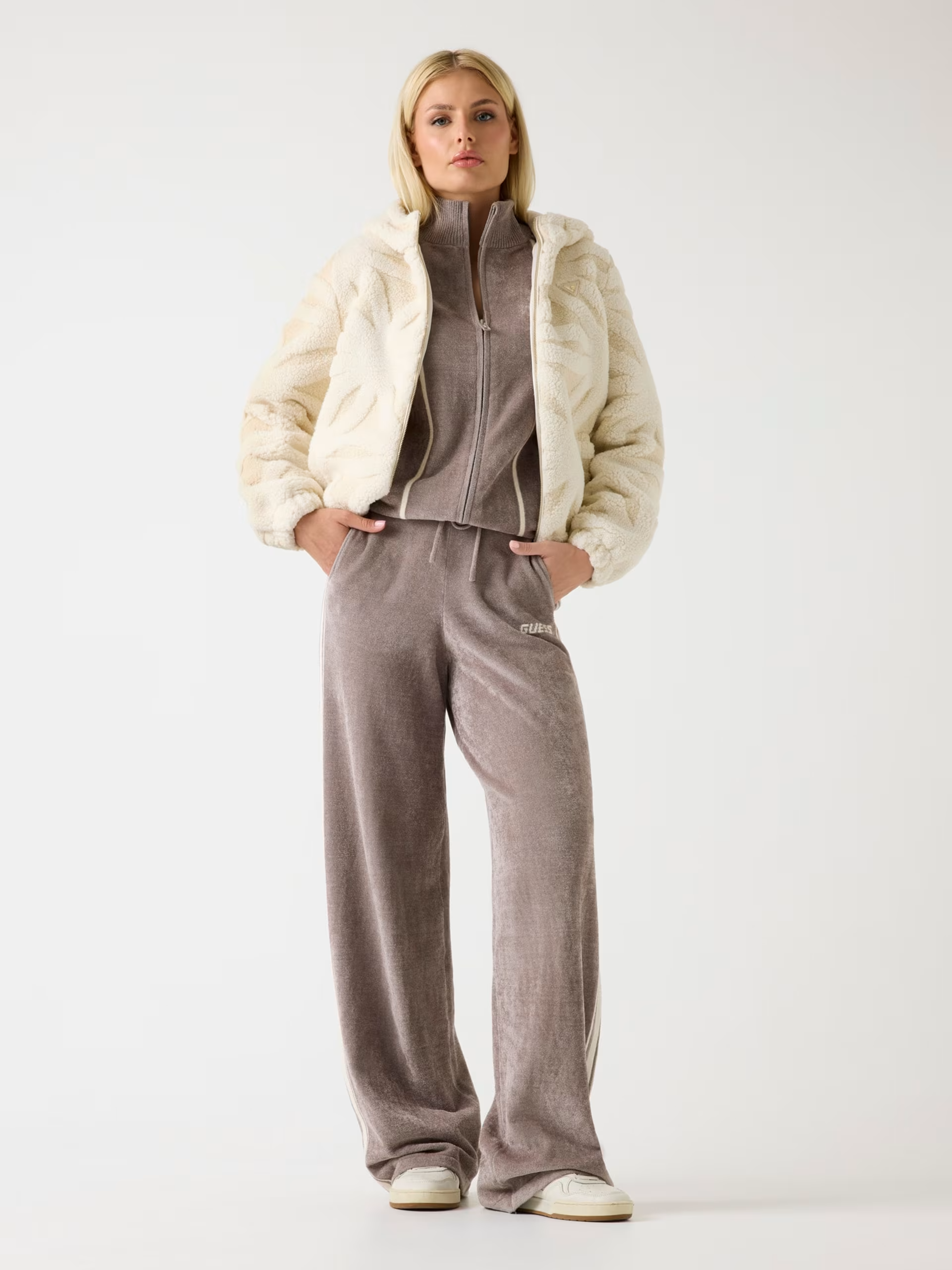 Casaco em Pelo Branco - Guess  3