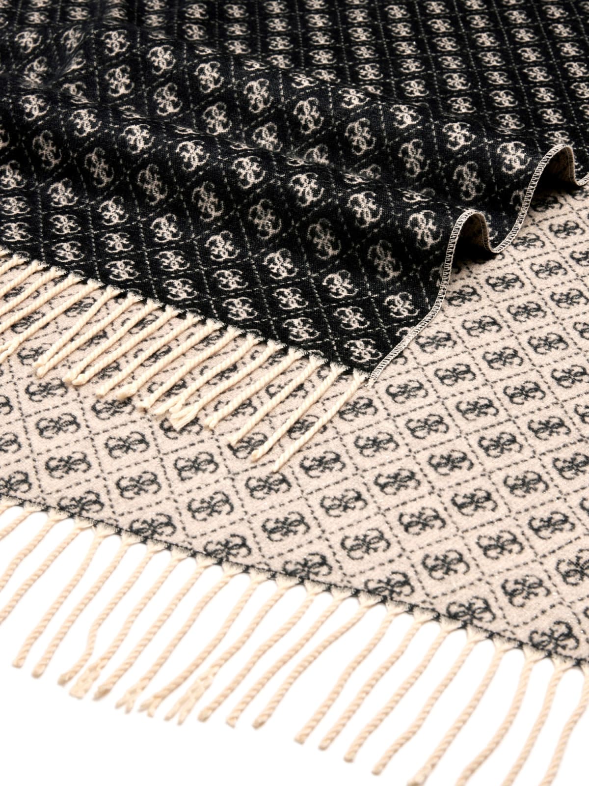 Caschecol Logo Preto - Guess  2